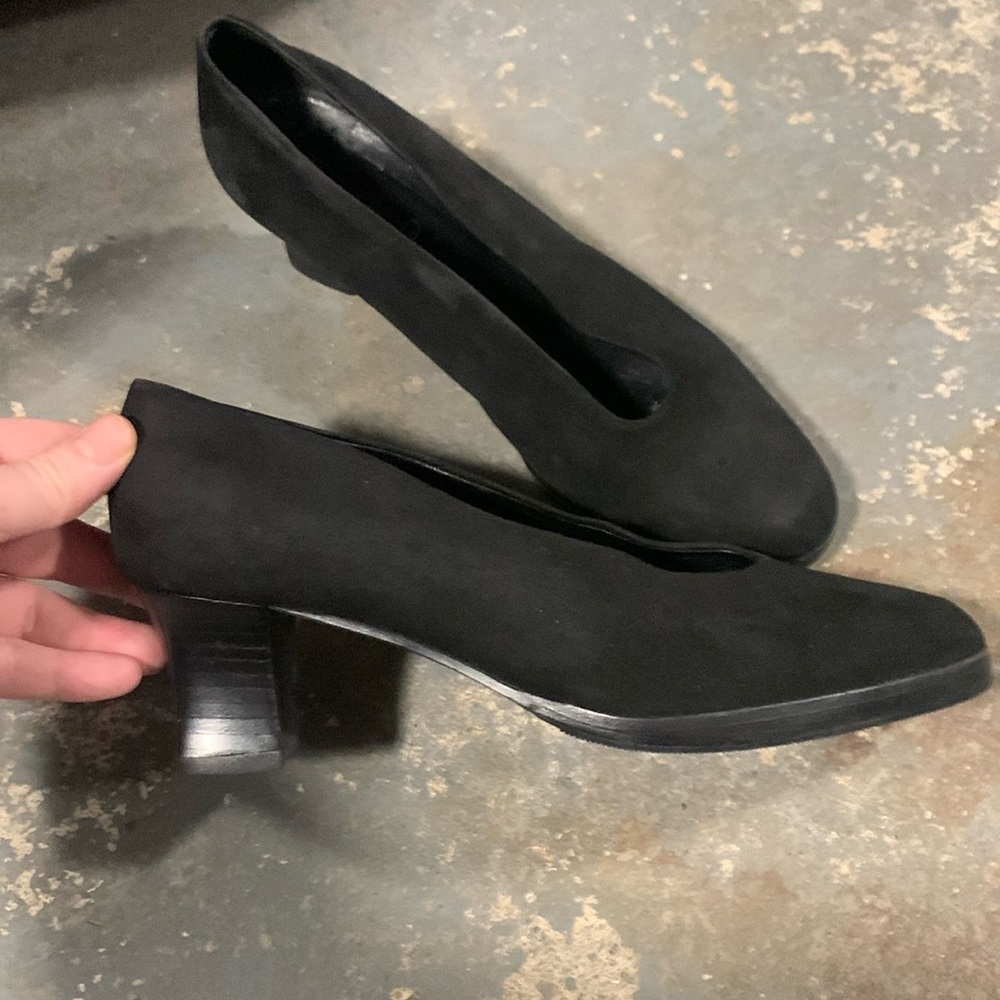 Stunning Black Corso Italian Hand Made Suede Heels size 39.5